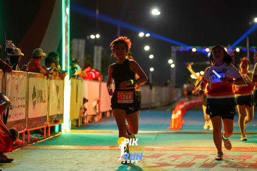 Race photo from PIK NITE RUN 2025