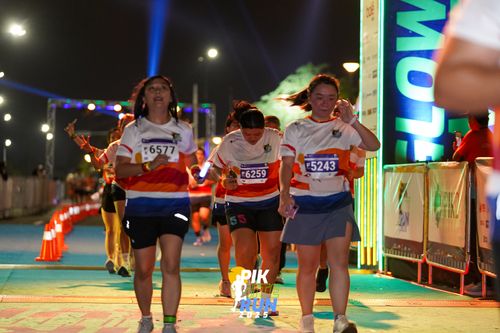 Race photo from PIK NITE RUN 2025