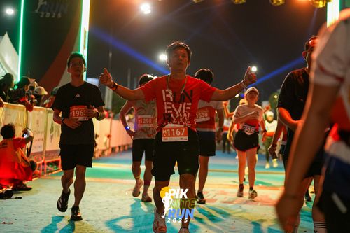 Race photo from PIK NITE RUN 2025