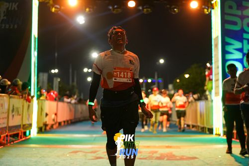 Race photo from PIK NITE RUN 2025