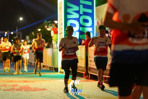 Race photo from PIK NITE RUN 2025