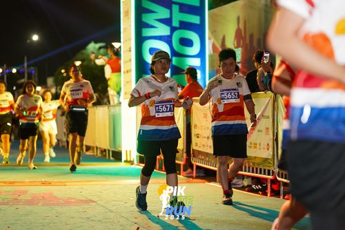 Race photo from PIK NITE RUN 2025
