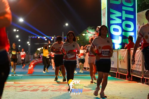 Race photo from PIK NITE RUN 2025
