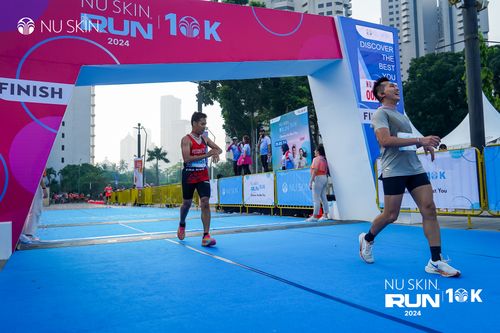 Race photo from Nu Skin Run 10K