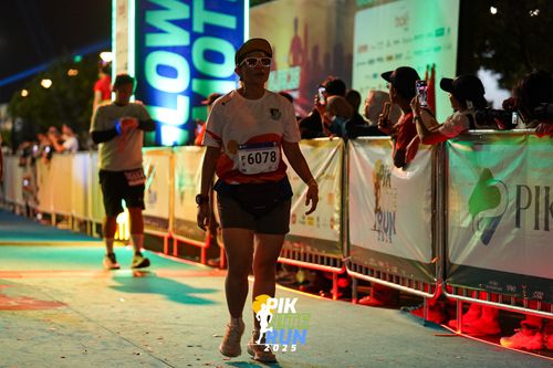 Race photo from PIK NITE RUN 2025