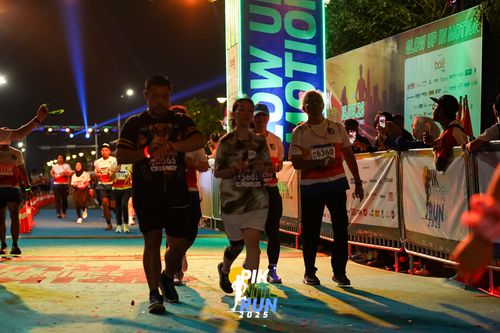 Race photo from PIK NITE RUN 2025