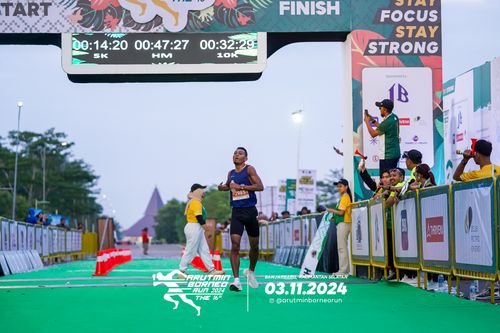 Race photo from Arutmin Borneo Run 2024