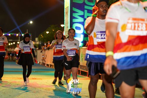 Race photo from PIK NITE RUN 2025