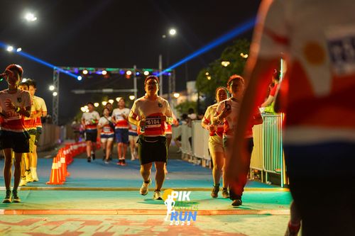 Race photo from PIK NITE RUN 2025