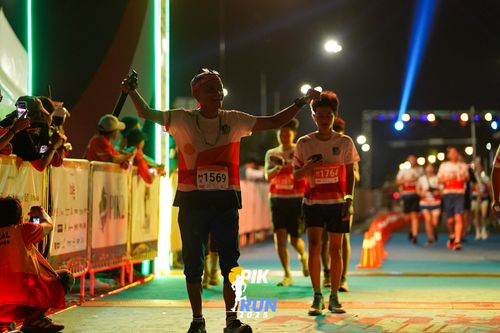 Race photo from PIK NITE RUN 2025