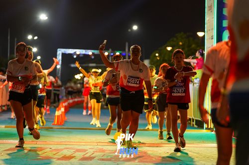 Race photo from PIK NITE RUN 2025