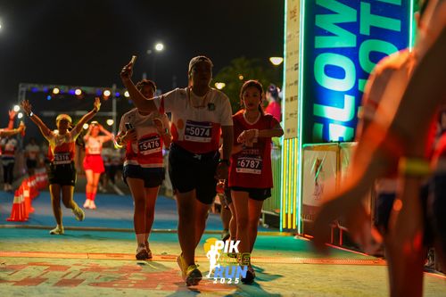 Race photo from PIK NITE RUN 2025