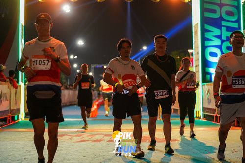 Race photo from PIK NITE RUN 2025