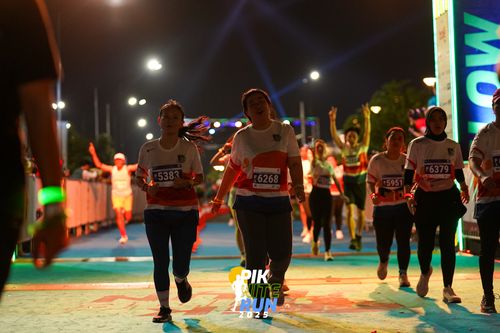 Race photo from PIK NITE RUN 2025