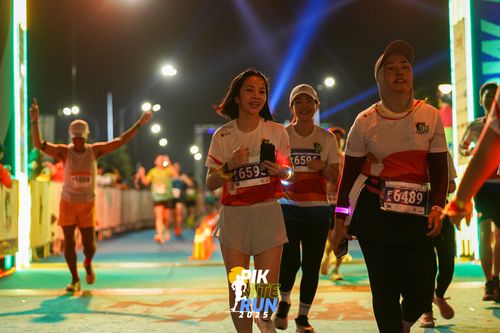 Race photo from PIK NITE RUN 2025