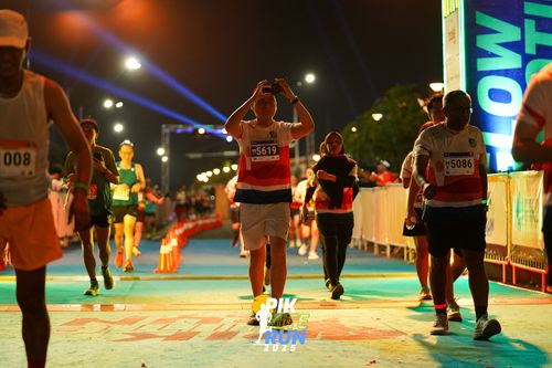 Race photo from PIK NITE RUN 2025