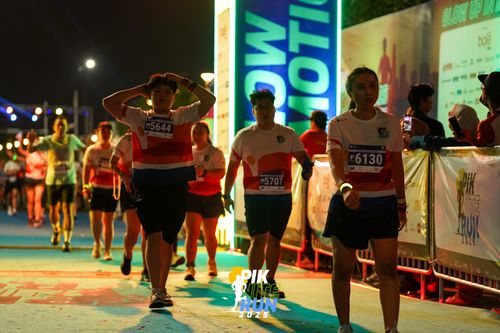 Race photo from PIK NITE RUN 2025