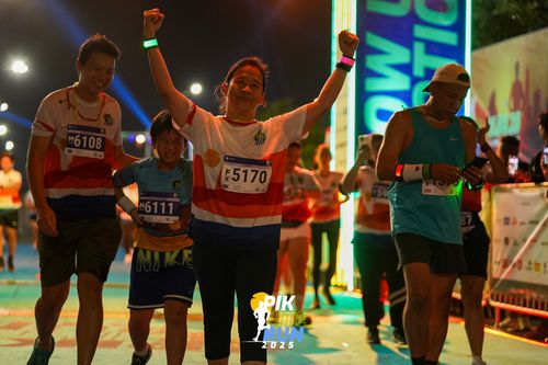 Race photo from PIK NITE RUN 2025
