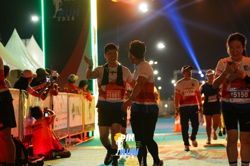 Race photo from PIK NITE RUN 2025