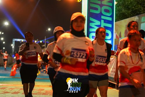 Race photo from PIK NITE RUN 2025