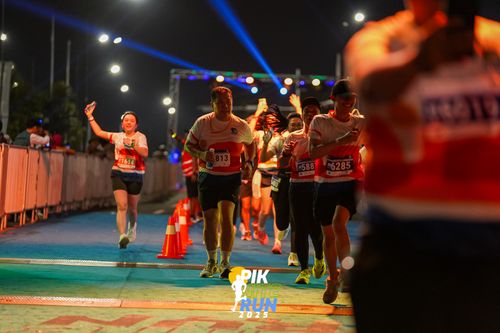 Race photo from PIK NITE RUN 2025