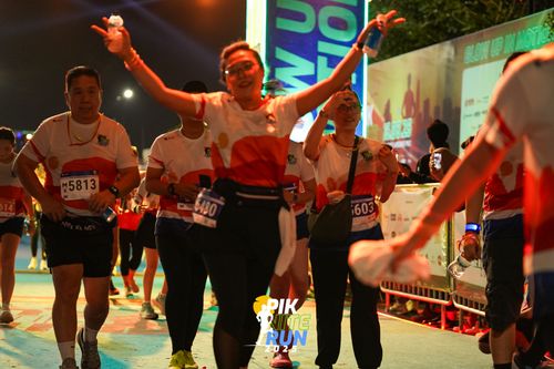 Race photo from PIK NITE RUN 2025