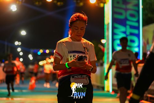 Race photo from PIK NITE RUN 2025