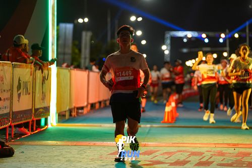 Race photo from PIK NITE RUN 2025