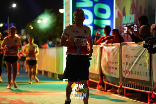 Race photo from PIK NITE RUN 2025