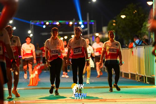 Race photo from PIK NITE RUN 2025