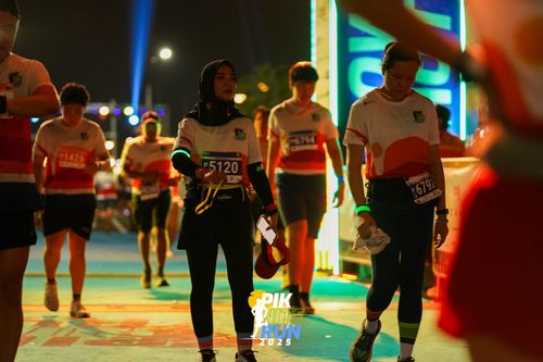 Race photo from PIK NITE RUN 2025