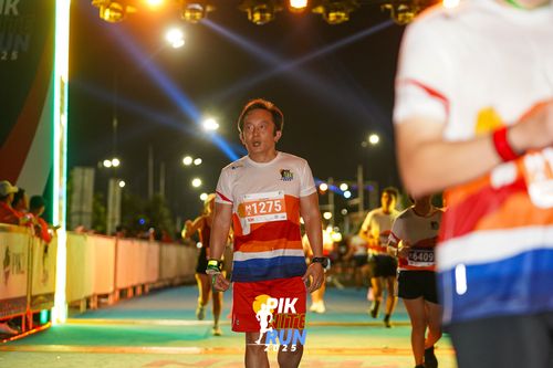 Race photo from PIK NITE RUN 2025