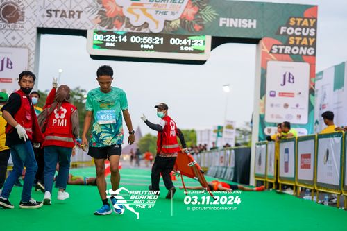 Race photo from Arutmin Borneo Run 2024