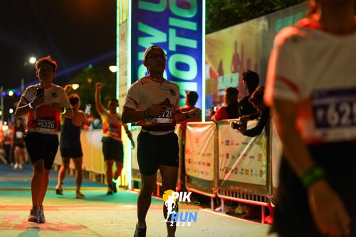 Race photo from PIK NITE RUN 2025