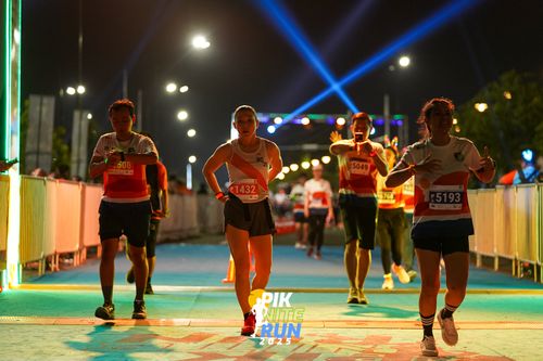 Race photo from PIK NITE RUN 2025