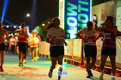 Race photo from PIK NITE RUN 2025