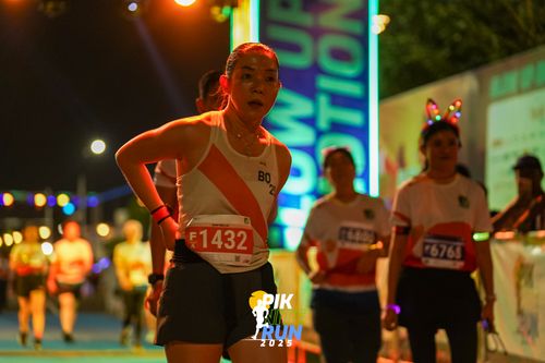 Race photo from PIK NITE RUN 2025