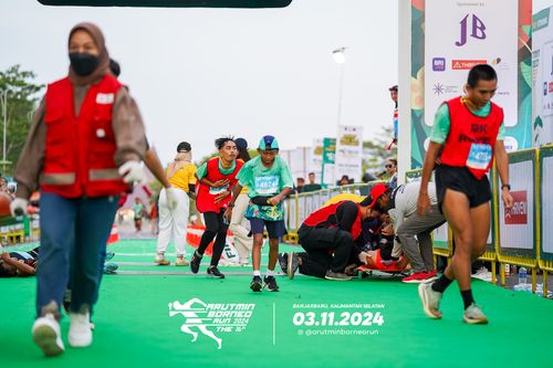 Race photo from Arutmin Borneo Run 2024
