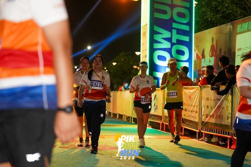 Race photo from PIK NITE RUN 2025