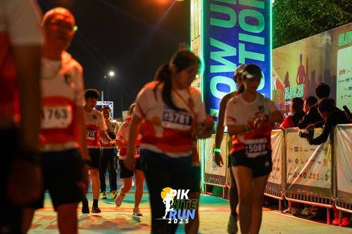 Race photo from PIK NITE RUN 2025