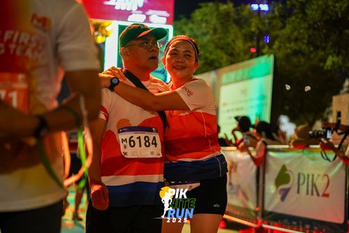 Race photo from PIK NITE RUN 2025
