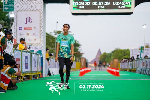 Race photo from Arutmin Borneo Run 2024