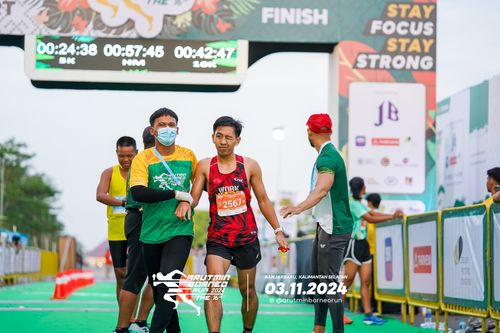 Race photo from Arutmin Borneo Run 2024