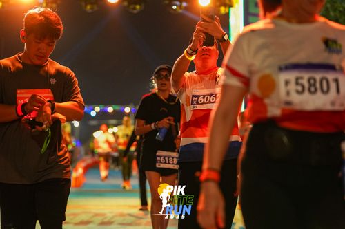 Race photo from PIK NITE RUN 2025