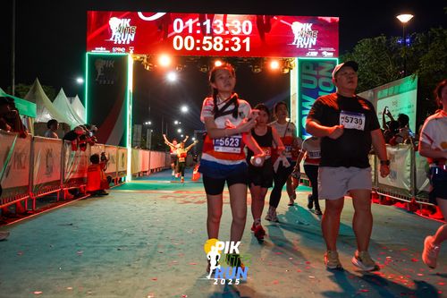 Race photo from PIK NITE RUN 2025