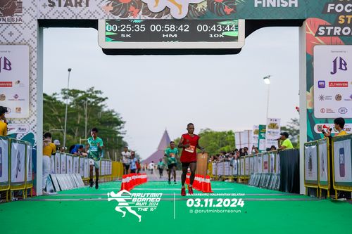 Race photo from Arutmin Borneo Run 2024