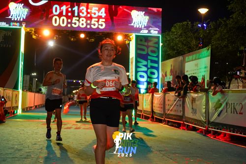 Race photo from PIK NITE RUN 2025