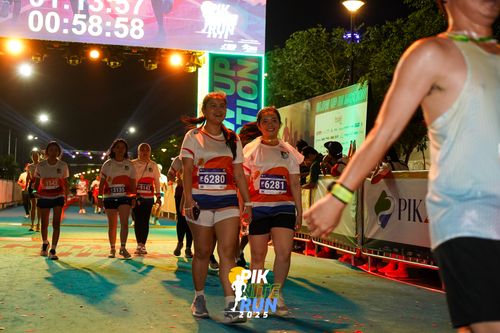 Race photo from PIK NITE RUN 2025