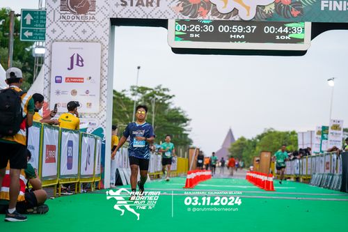 Race photo from Arutmin Borneo Run 2024