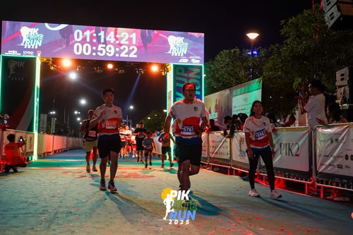 Race photo from PIK NITE RUN 2025